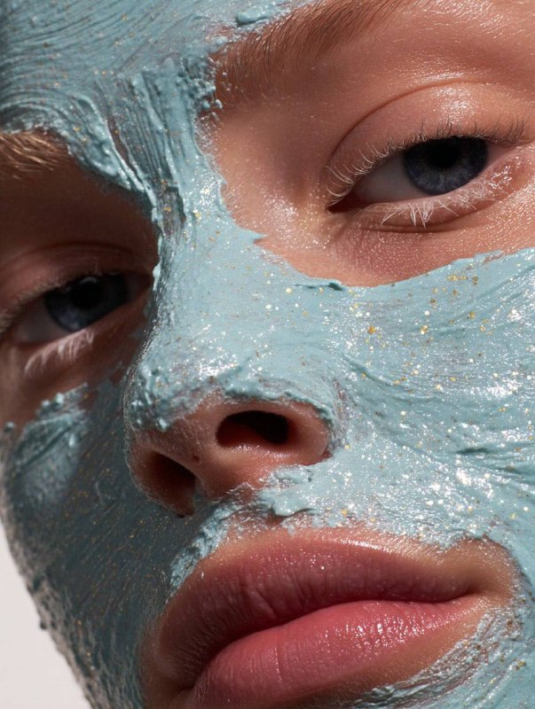 Studio Beauty Close-Up — Premium Cosmetics Focus